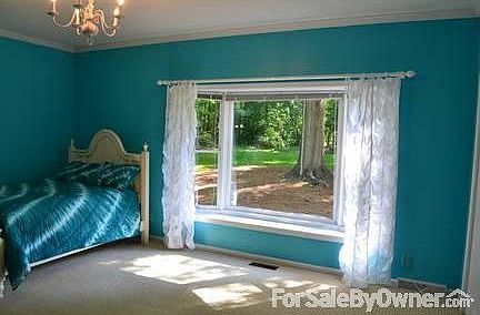 2nd Bedroom
						:
						Approx 13'6"x17'6", 2 closets.Adjoins to BR3 by "Jack & Jill" bath.