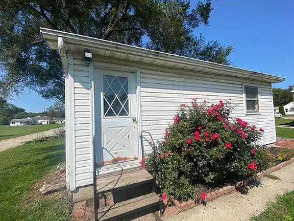 4th image of 2805 Marshall Ave