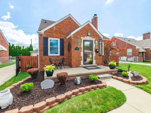 2427 18th St, Wyandotte, MI 48192