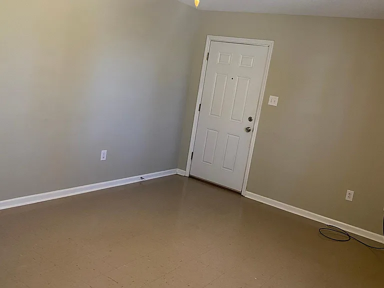 2704 Cypress St — Photo 4