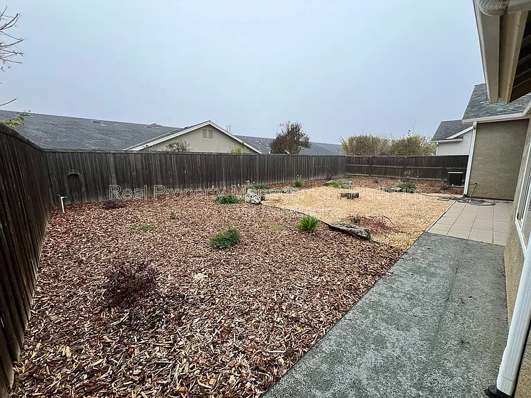 6859 E Cortland Ave — Photo 10
