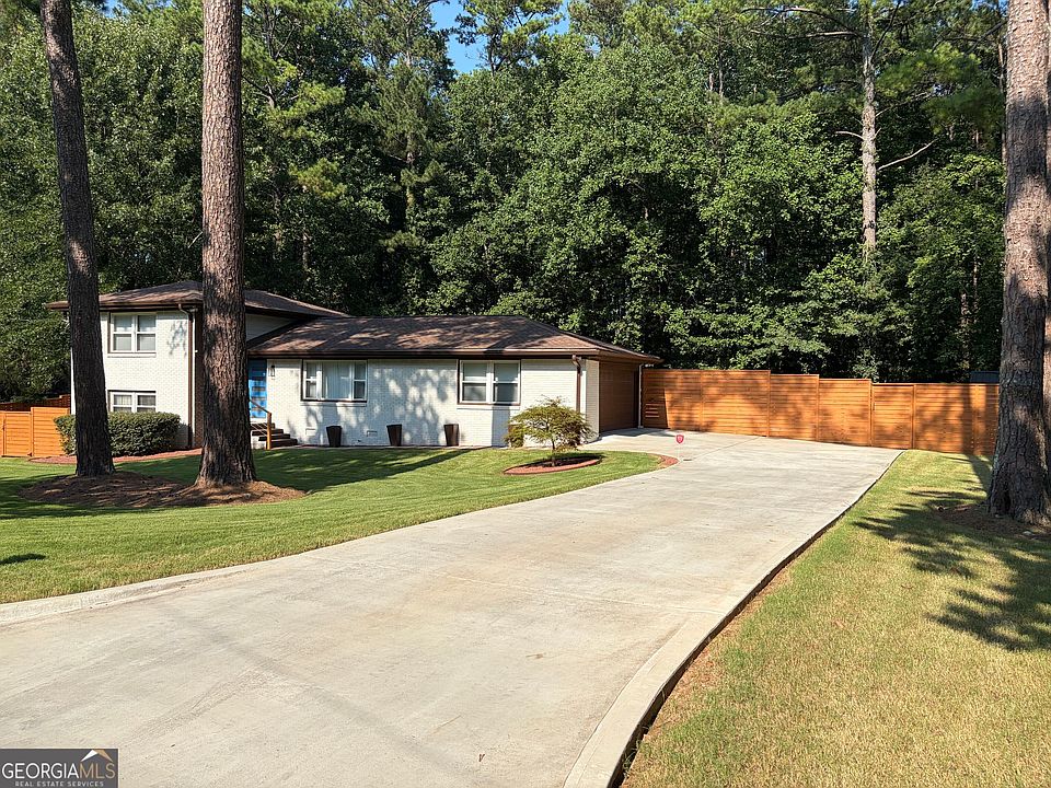 1st image of 790 McKenzie Ct SW