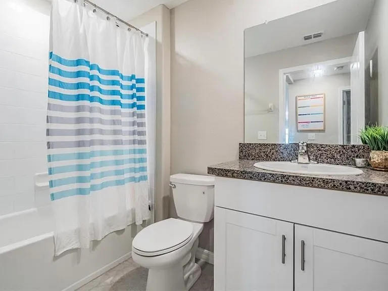 Guest Full Bathroom with Tub