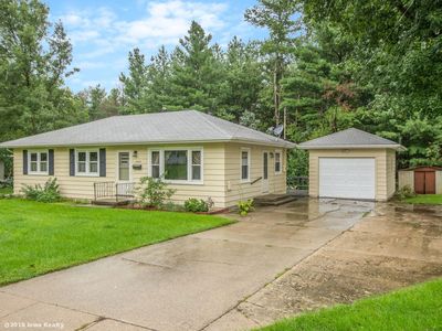 1304 S 8th Ave E, Newton, IA, 50208