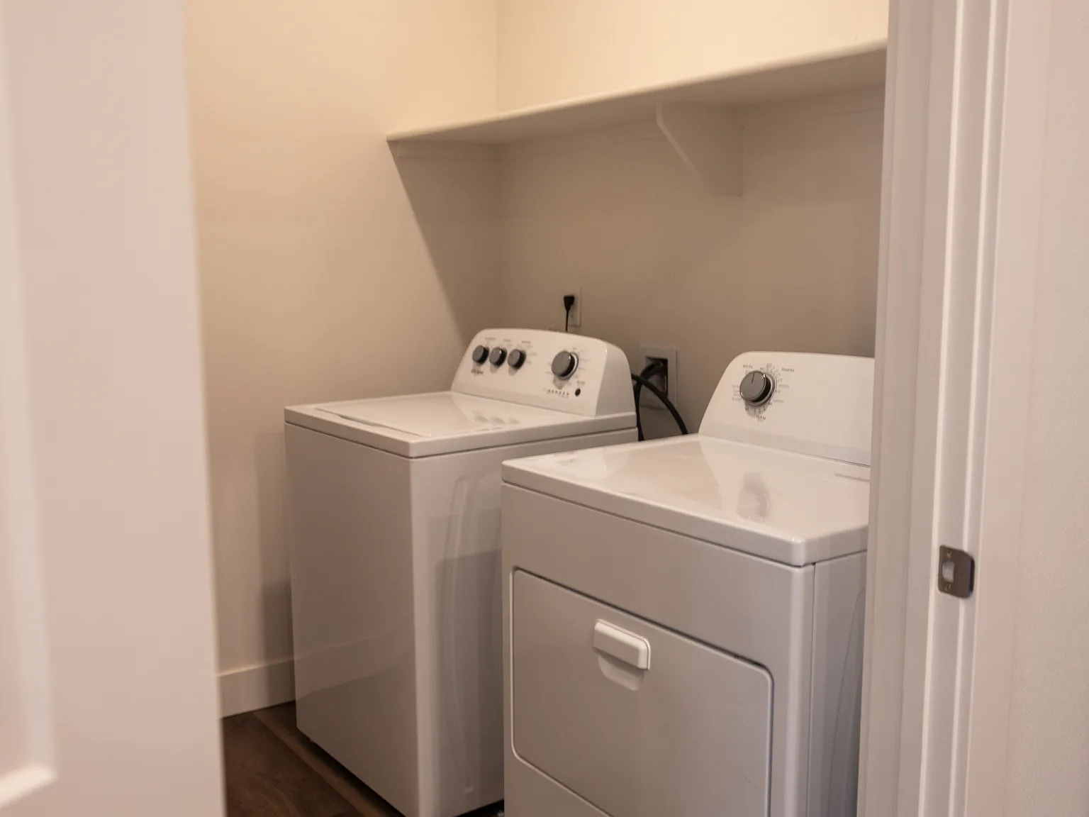 2 bed, 1088 sqft, $2,049 — Photo 4