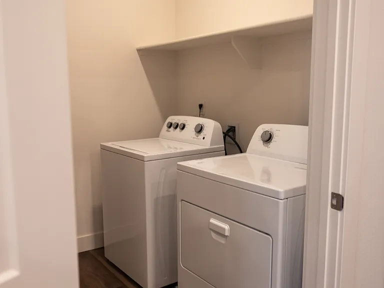 2025 E Carlson St #F204 — Photo 8