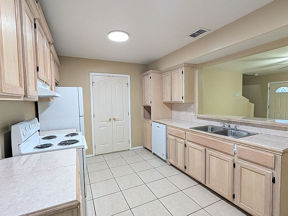 5th image of 301 E New Hampshire St APT 2