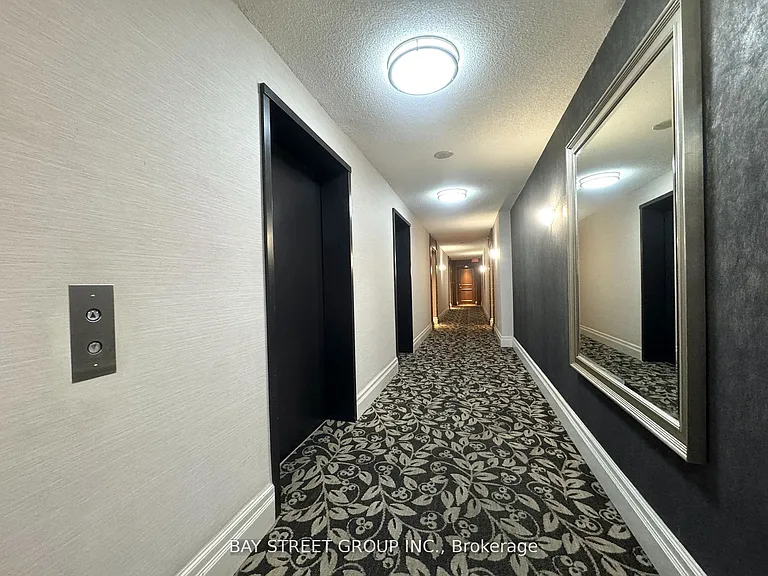 1 Lee Centre Dr #Penthouse 206 — Photo 4