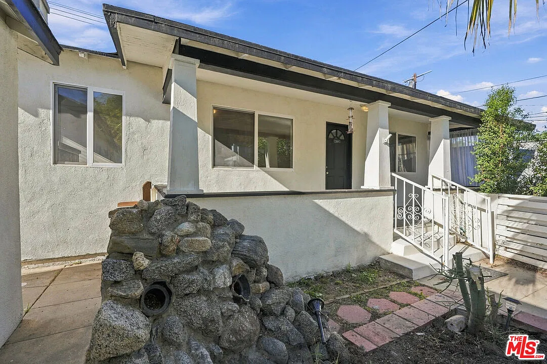 2 bed, 1.0 bath, 843 sqft, $3,000 — Photo 2