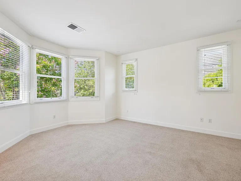 909 Ramona St — Photo 9