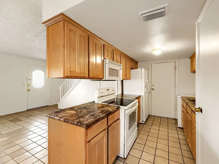 1377 Lorilyn Ave #3 — Photo 8