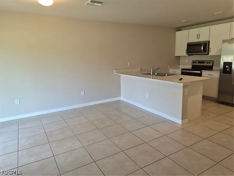 8002 Vega Ct — Photo 4