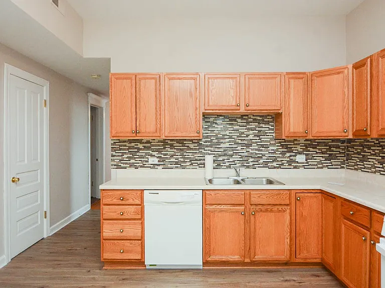 2143 W Chicago Ave #4 — Photo 3