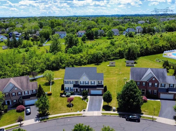 5 Camelot Way, Harleysville, PA 19438