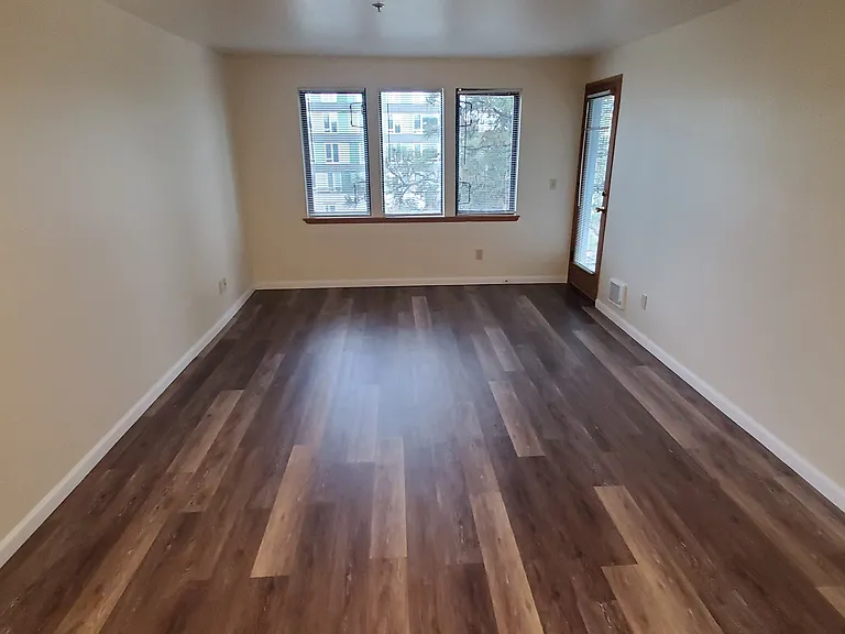 Portage Bay Apartments — Photo 38
