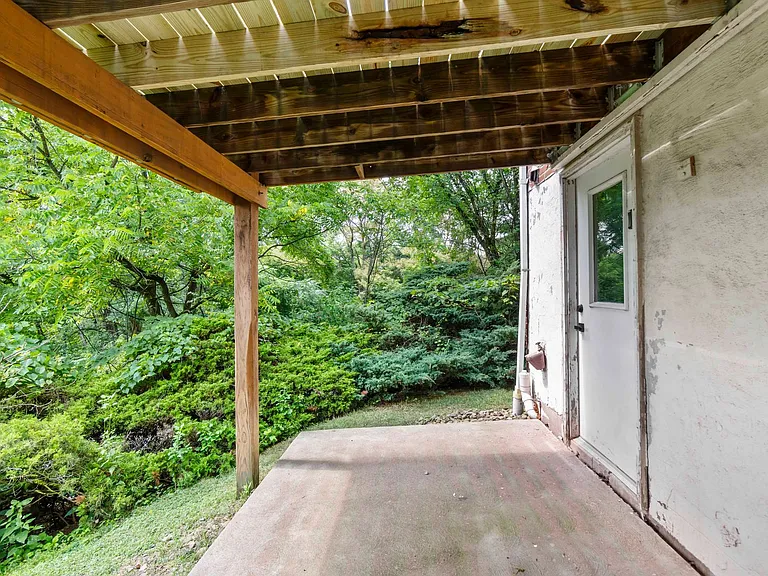 2055 Luehm Ave — Photo 22