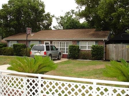 2nd image of 212 E Holly Dr