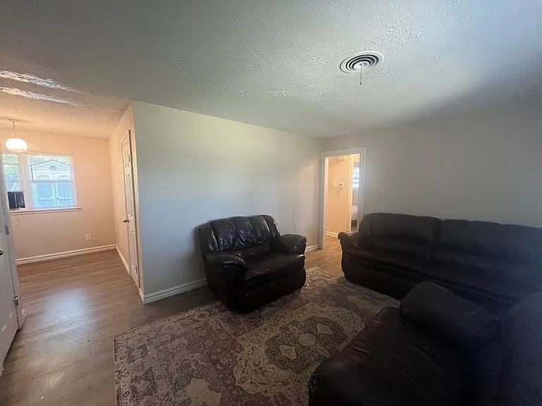 1331 W Hayes St — Photo 7