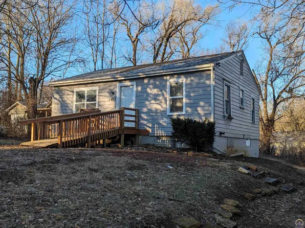 2425 SE Illinois Ave, Topeka, KS 66605