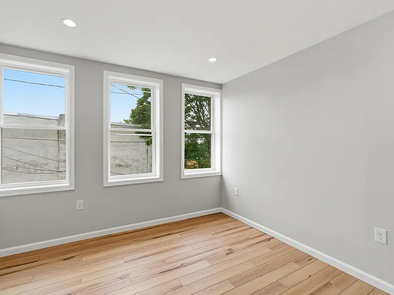 2427 Ashland Ave — Photo 15