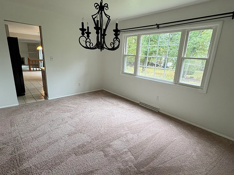 9237 White Oaks Cir — Photo 3