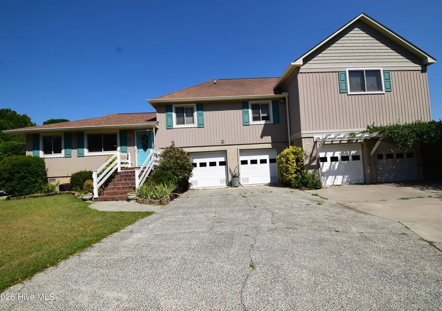 Unique Waterfront Rental with Two Docks and a Six-Car Garage — Photo 2