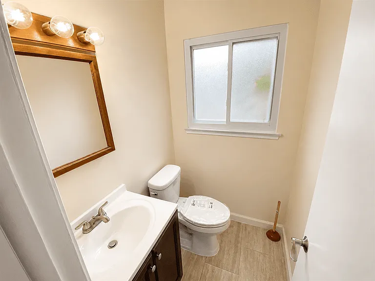 2226 Yorktown Dr — Photo 10