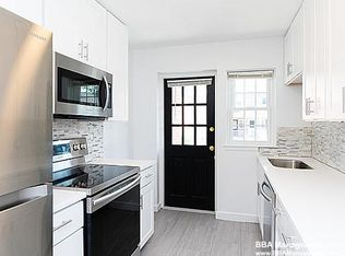 33 Hammond Pond Pkwy #R5, Chestnut Hill, MA 02467