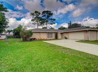 3097 Hoylake Rd, Lake Worth, FL 33467
