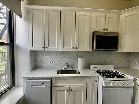 3rd image of 930 Amsterdam Ave APT 5