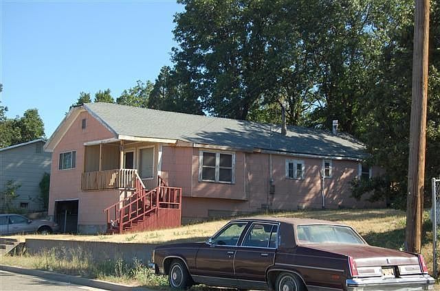 1st image of 386 Cypress St