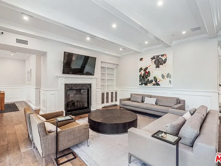 4800 Zelzah Ave — Photo 23