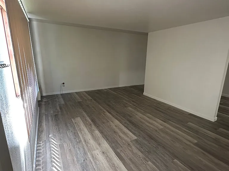4189 Monroe Ave — Photo 6