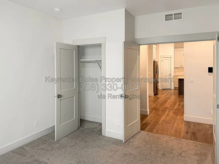 1440 W Cerulean St — Photo 11