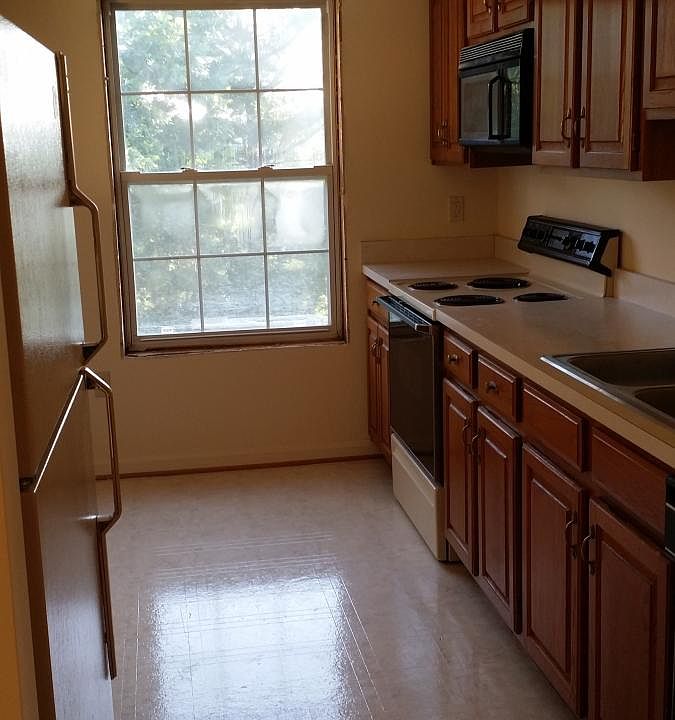 2nd image of 3860 Shadywood Dr Unit 3C