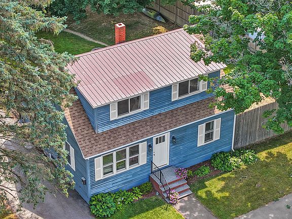 3rd image of 385 Essex Street