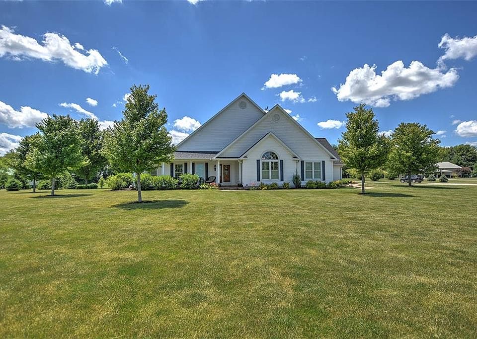 1st image of 11345 Country Garden Ln
