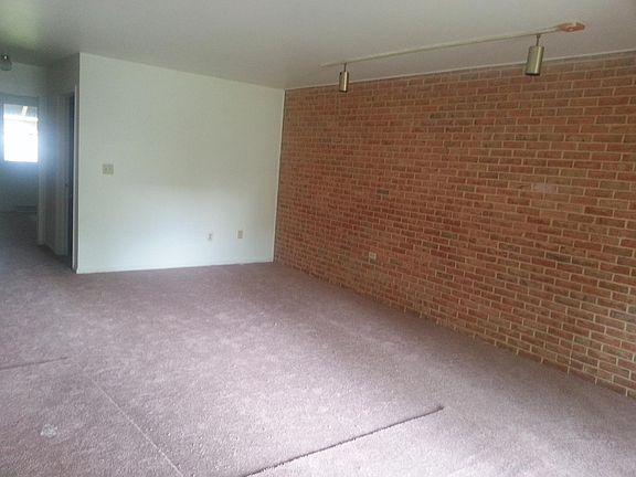 5th image of 23 Rosemont Ct APT A