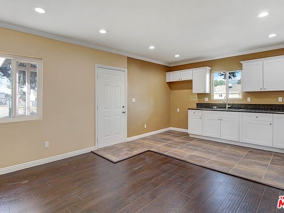 4th image of 9735 Redwood Ave