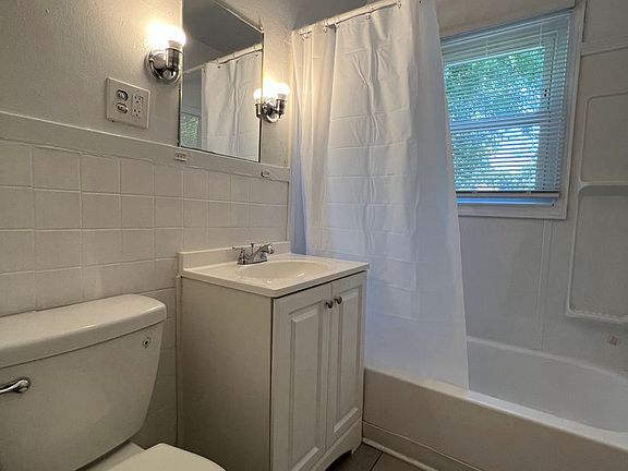 2nd image of 829 Huron Ave