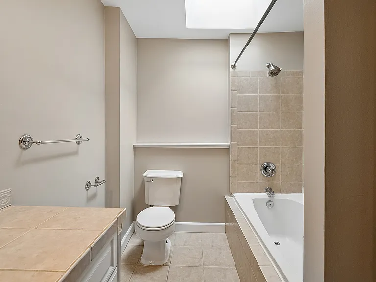 4041 Falls Rd — Photo 18