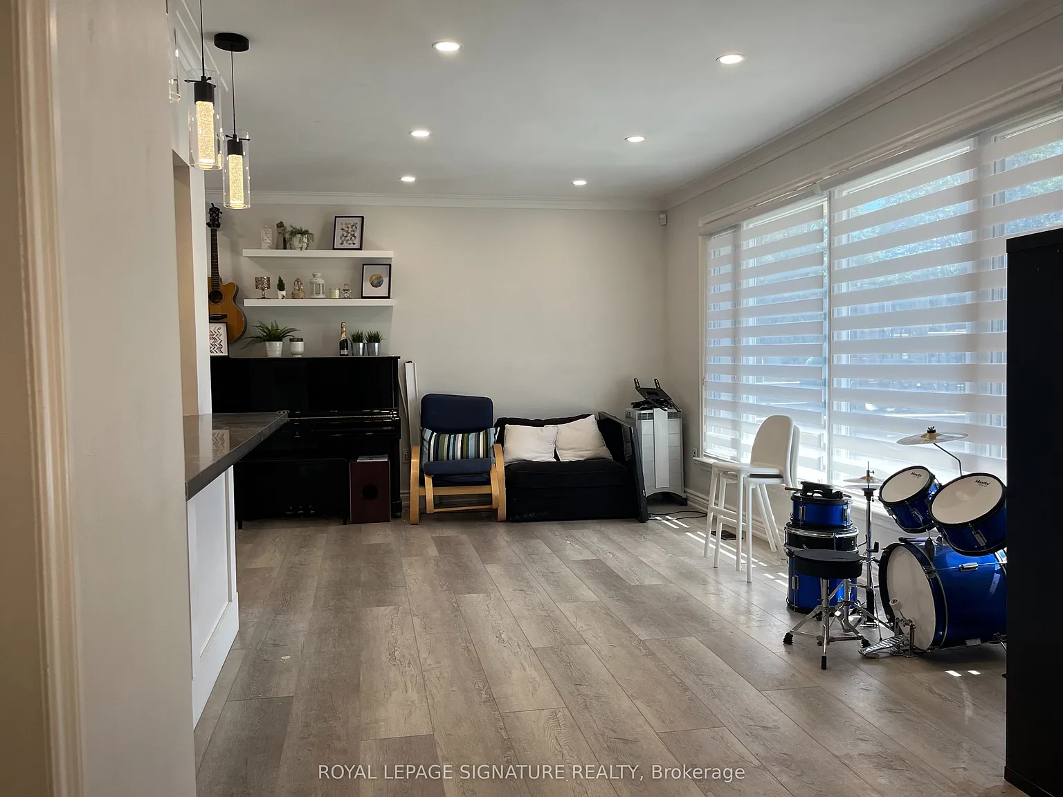 3 bed, $2,950 — Photo 2