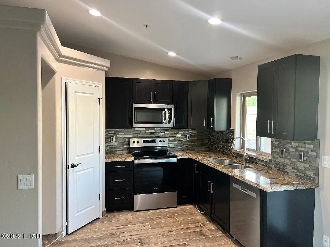 3 bed, 2.0 bath, 1300 sqft, $1,950 — Photo 4