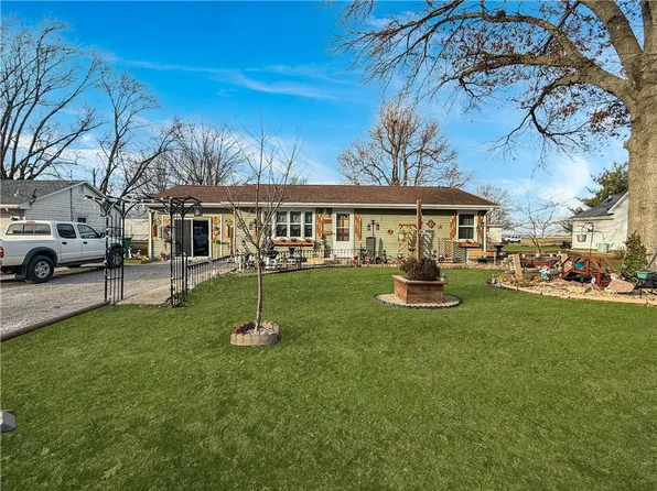 510 Ohio Ave, Windsor, IL 61957