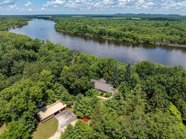 W2894 49th St, Mauston, WI 53948