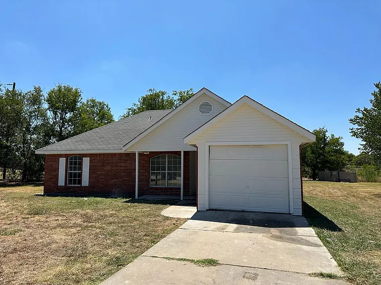 225 Brook Cir — Photo 29