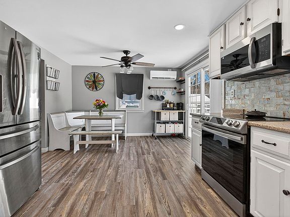 3rd image of 11 Pingree Hill Road #L