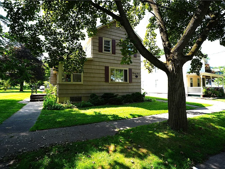 27 Boughton Ave — Photo 1