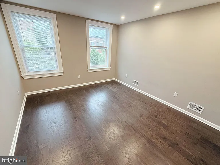 715 N Patterson Park Ave — Photo 17