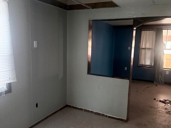 3rd image of 715 W Cushing St